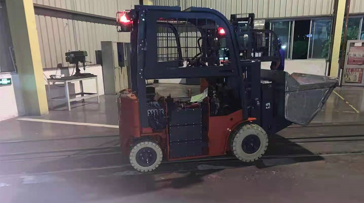 Eco Power modify electric forklift with Lithium ion Battery System